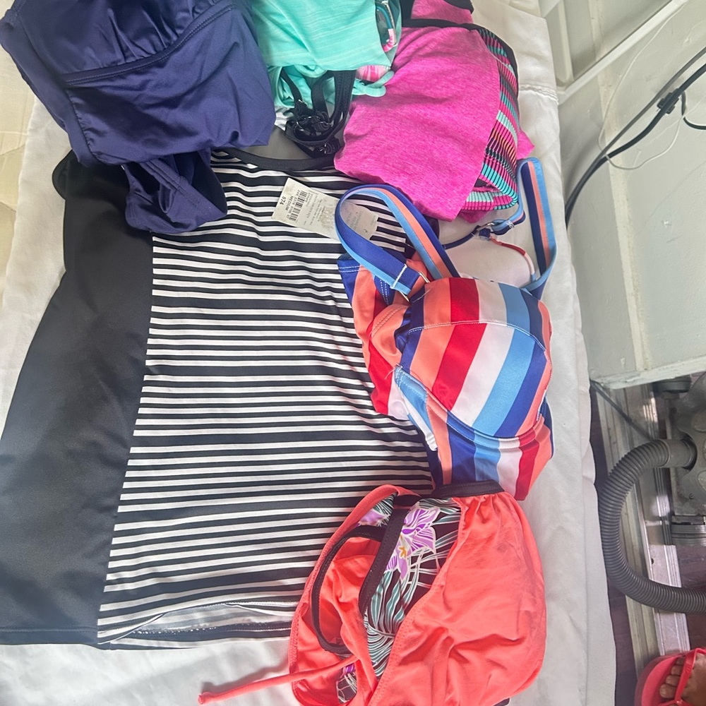 Liz Claiborne  Swimsuit whole lot 1st 6 and sz 8